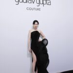 Fan Bingbing Instagram - Wrapped up my Paris trip with a touch of glamour at the captivating @gauravguptaofficial couture FW23 fashion show! 🖤✨

Makeup & Hair: @_christopherbu_ 
Photography: @yuanyizhang 
Coordinated by: @wishgui3 @jerseychong @boseh1