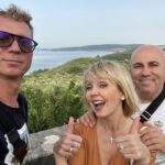 Valeriya Instagram - Осматриваем владения нашего старого друга Сергея Лаврова. 😃 @lavrotti 😍😍😍Спасибо большое. Как же здорово мы провели время!  @prigozhin_iosif ♥️🙏🌞