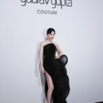 Fan Bingbing Instagram - Wrapped up my Paris trip with a touch of glamour at the captivating @gauravguptaofficial couture FW23 fashion show! 🖤✨

Makeup & Hair: @_christopherbu_ 
Photography: @yuanyizhang 
Coordinated by: @wishgui3 @jerseychong @boseh1