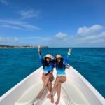 Scarlet Ortiz Instagram - Les quiero contar del servicio de @tunalosroques 🥳🙌🏻 es el mejor servicio de traslado de el Gran Roque a el resto de los cayos!! El bote espectacular, la carpa tipo pulpo con sus sillas y mesas, corneta para música, servicio de drom y GoPro para que te lleves tus súper videos y fotos👏🏻👏🏻👏🏻 pero lo mejor 👉🏻 Brundis y José Carlos que atentos, educados y con un gran amor y respeto por los Roques, por conservarlo bello y por informar!!! Graciasssss @tunalosroques  más que recomendados es casi una obligación estar con ellos 😂🙌🏻👏🏻🌵 #trasladolosroques #losroquesvenezuela #losroques #bote #turismo #venezuela