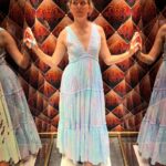Elizabeth Banks Instagram - Elevator enjoyment in a summer dress.