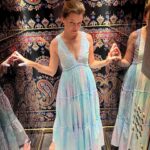 Elizabeth Banks Instagram - Elevator enjoyment in a summer dress.