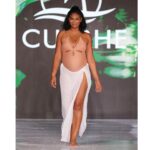 Chanel Iman Instagram - Miami Swim Week with my baby girl 🤰🏽👼🏽 🎀 @cupshe 👙