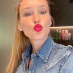 Bar Refaeli Instagram – First time doing this myself !! 💋 
What do you think? Did I do it right ?