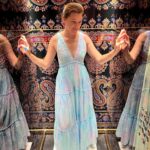 Elizabeth Banks Instagram - Elevator enjoyment in a summer dress.