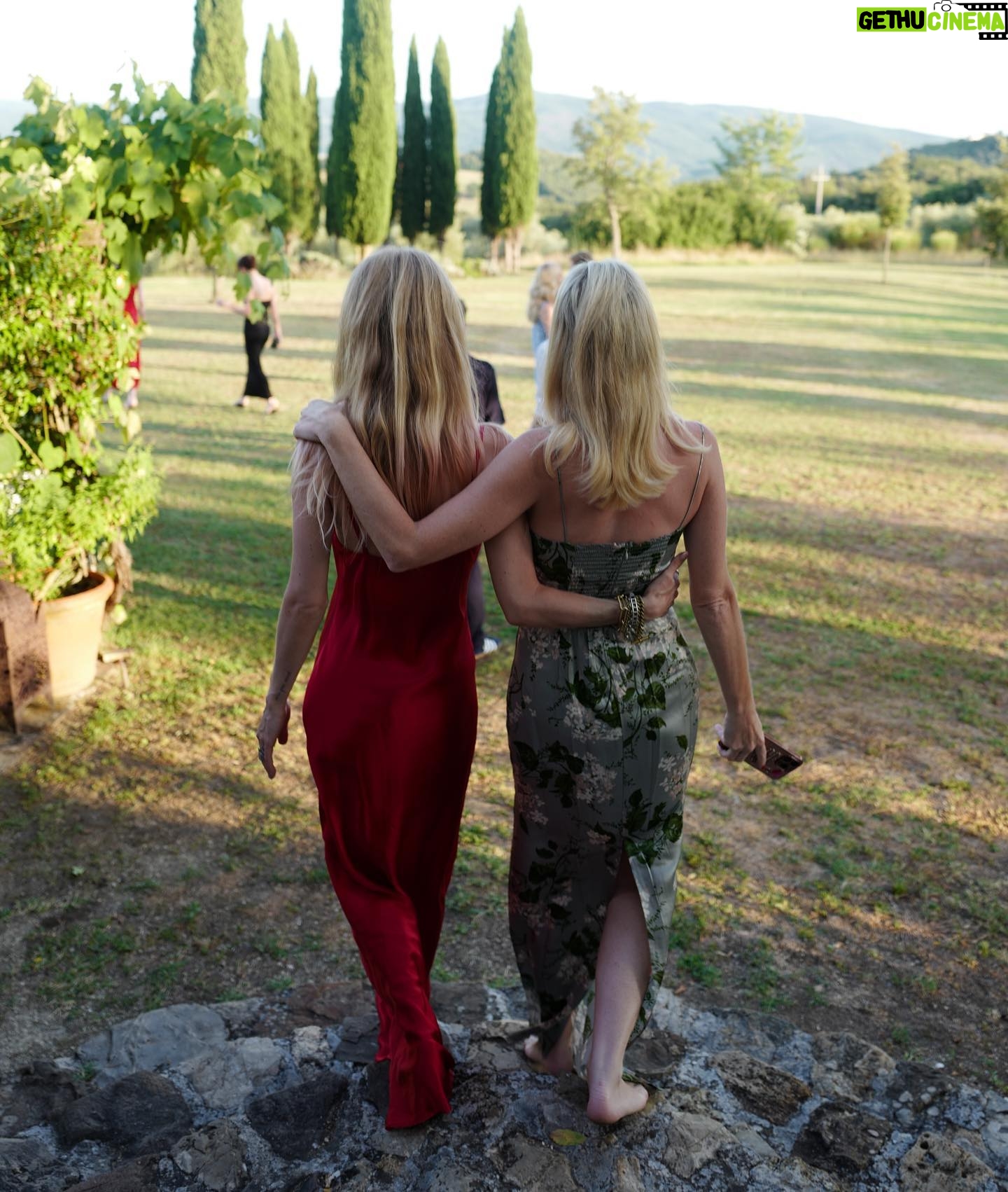 Poppy Delevingne Instagram - Most magical time in Tuscany with @reformation & a few faves… 🇮🇹🍝
TAKE. US. BACK.