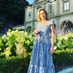 Elizabeth Banks Instagram - It’s not a villa, it’s an old monastery and I am worshiping the sun and wine here. Ciao.