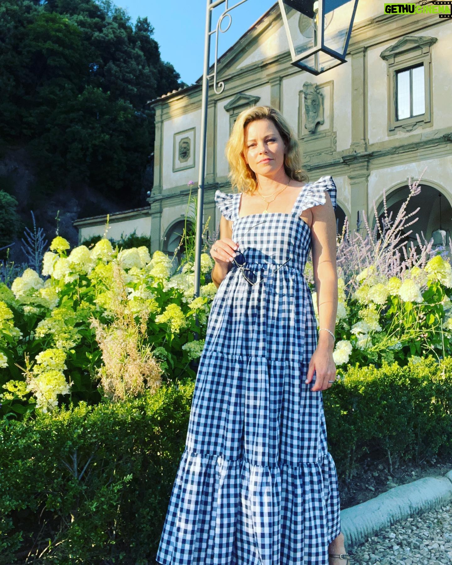 Elizabeth Banks Instagram - It’s not a villa, it’s an old monastery and I am worshiping the sun and wine here. Ciao.