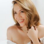 Julia Montes Instagram – Life is better when you are smiling 😁
.
.
.

 thank you @dr.rfdsmile  and @urbansmilesph for my smile 🤭❤️ and ofcourse I’m so happy to be part of your family … congratulations for your 10th year anniversary 😘❤️