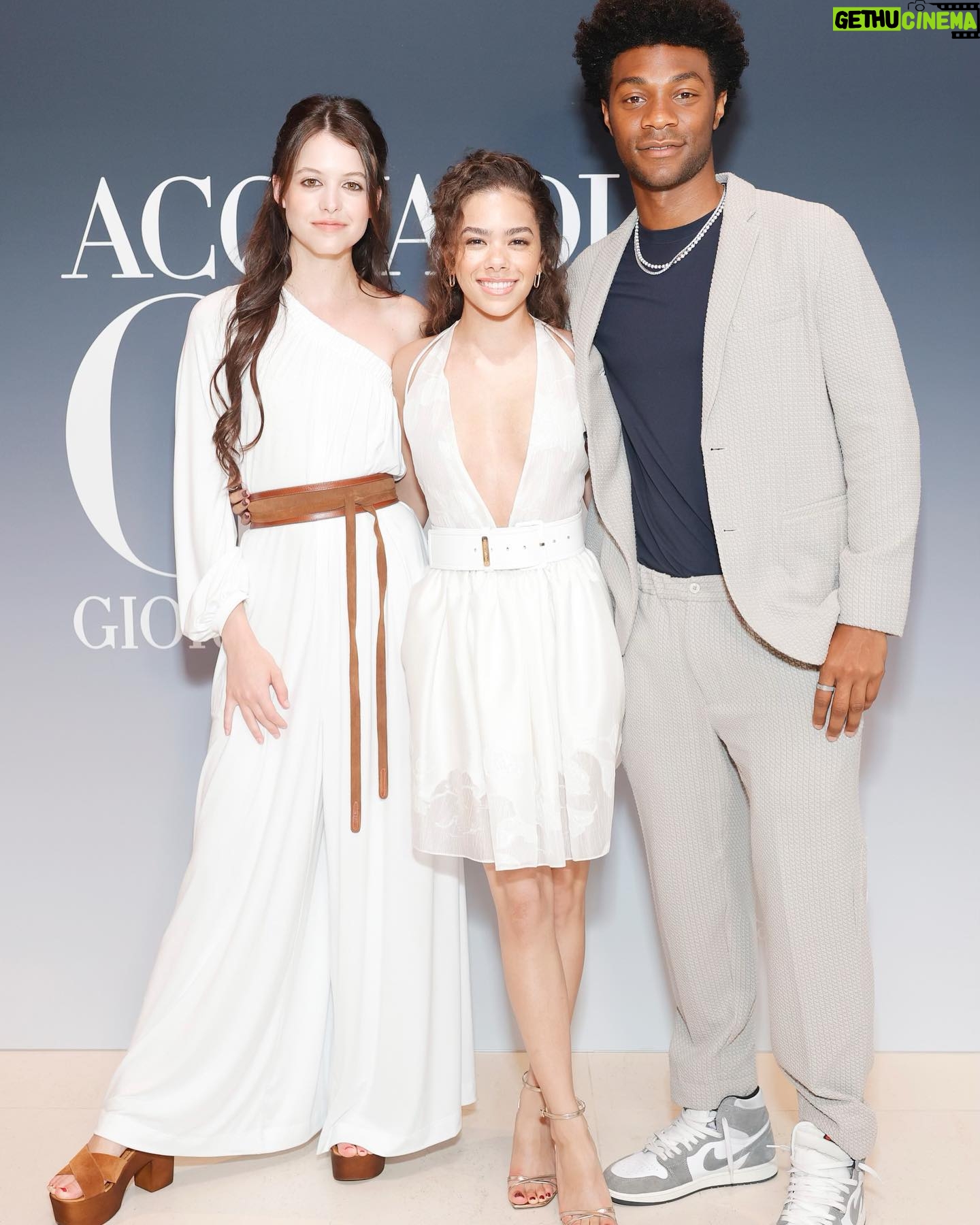 Antonia Gentry Instagram - saw old friends, made some new ones at the Armani Beach House last night… (swipe to see a surprise 🪲)
Hair: @themartyharper
Makeup: @melaniemakeup
Styled by: @thomascarterphillips wearing @giorgioarmani
@armanibeauty #aquadigio #armanibeautypartner