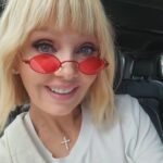 Valeriya Instagram - Иногда сознательно смотрю на мир сквозь цветные очки, берегу психику. 🤣🌞😊👓. А мы сегодня в Питере в любимом БКЗ на фестивале "Белые ночи" @wnfestival 🧡🧡🧡