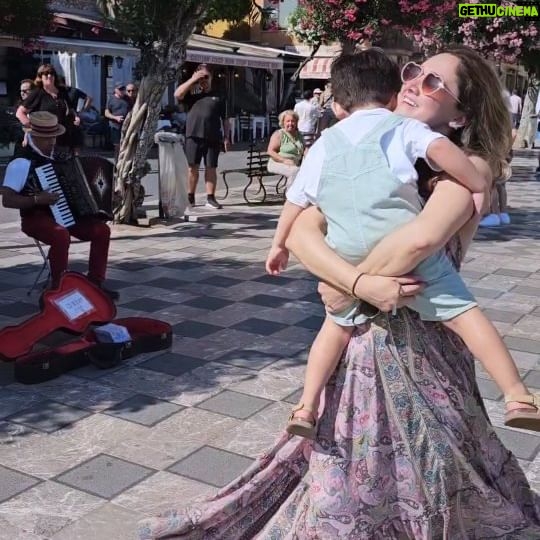 Sherlyn Instagram - Por toda una vida de bailes de amor! @andrenuestrobebe #taorminasicily #travel #mom #italy