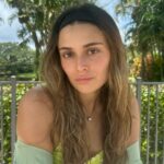 Daniela Calle Instagram - Aprovechando los 15 minutos de sol de verano en miami 😂😓