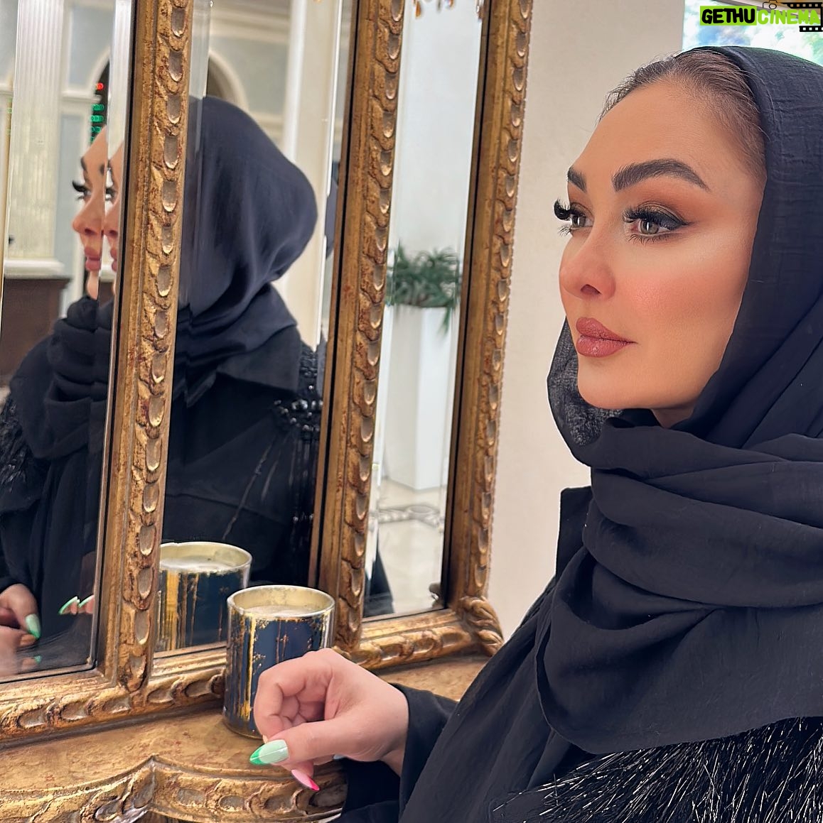 Elham Hamidi Instagram - .
تنها یک خوشبختی در این زندگی وجود دارد، دوست داشتن و دوست داشته شدن ❤️
.
.
.
.
#دوست #خوشبختی