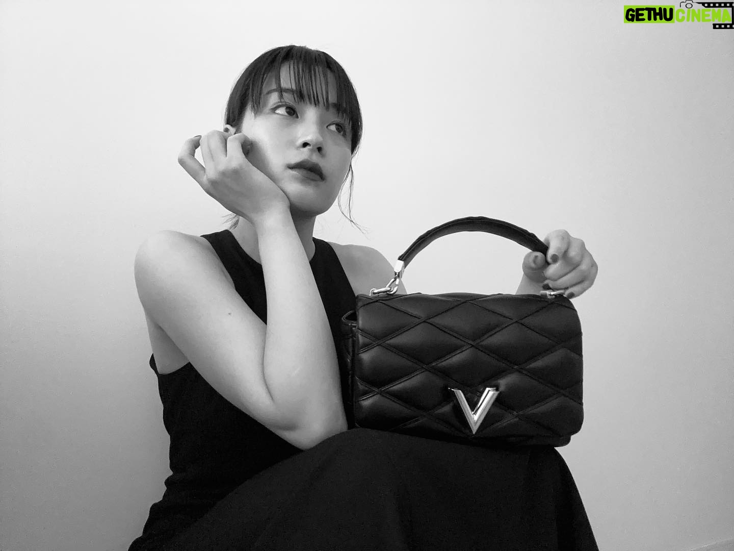 Suzu Hirose Instagram - ♡ @louisvuitton
#GO-14 #LOUISVUITTON