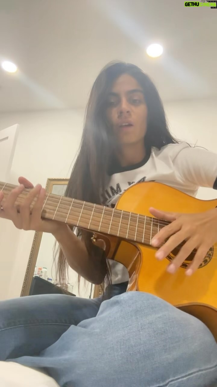 Jessie Reyez Instagram - Cuz I felt like it
My pops used to play this song all the time
It’s called triunfamos (we triumphed) and it’s about a love that made it against all odds
🤢
Lol
I still have to learn the intro
Da bih hard afok
But when I got it, it’s gonna b nasty
So nasty (Romeo voice)