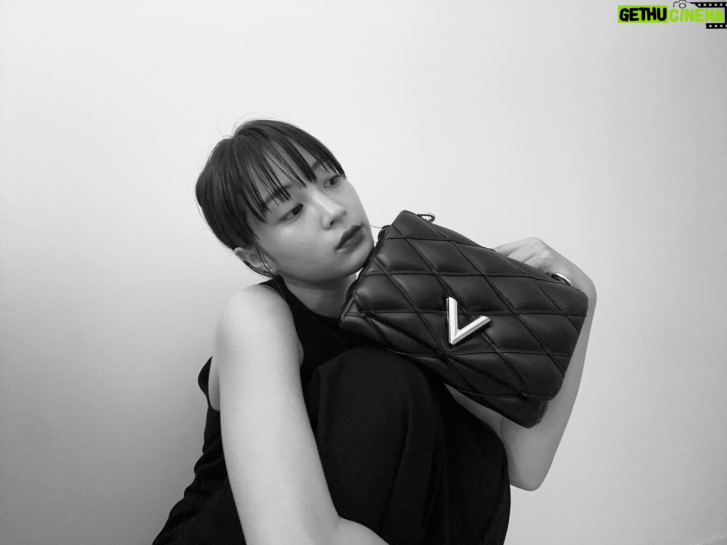 Suzu Hirose Instagram - ♡ @louisvuitton
#GO-14 #LOUISVUITTON