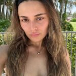 Daniela Calle Instagram - Aprovechando los 15 minutos de sol de verano en miami 😂😓