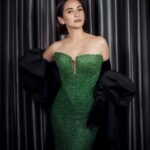 Jennylyn Mercado Instagram – Sometimes in heels, sometimes in dresses… 
#gmagalanight 

Gown: @anthonyramirez_official @tomford

Jewelry: @loverocksjewelry

Minaudiere: @blingandcoph

Mua: @janellcapuchino 

Hair: @bianca_anne_vergara17

Suit: @rubrinas @tomford @ysl 

Style: #styledbyajalberto @ianvinarao

Special thanks to Bessie @jankristofferenriquez
