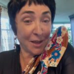 Lolita Milyavskaya Instagram - Выпьем за Любовь! - первое, что мне пришло в голову🧚‍♂️‼️ Но не про песню Игоря Николаева сейчас).⁣⁣⠀
Я про Любовь, которая трезвая и искренняя на все 10000…0! Спасибо моим замечательным «соседям из интернет-домика»🙏❤️❤️❤️❤️🙏🥃🌴