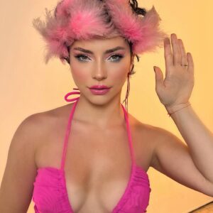 Merve Boluğur Instagram - Hi barbie👅