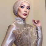 Erra Fazira Instagram - DIA ERRAFAZIRA 

Styled by @abushaefhamza

Hijab styled @norakhartikaardi 

Dress by @fredacreation.fdc 
Photograph by @blackpepperproductionmy 

P.A @sharendrarazak 

#ABPH35 TV3 
#beritaharian

FOR MAKEUP BOOKING 0193495383
