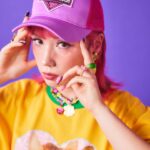 Riisa Naka Instagram – 8/6 12:00 pm🔥🔥🔥
RELEASE🛍🌺🫶🏻✨🎀
@re._oyoufukuyasan_ 

きなコラージュBIG✨Tシャツ🐈と
AXEL ENOCH キャップ🔥💜✨を
8/6お昼１２時に発売します🛍

AXEL ENOCH(アクセル エノック)はパパの旧姓だったのだよw🤣
かわいいでしょ🌺