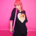 Riisa Naka Instagram – 8/6 12:00 pm🔥🔥🔥
RELEASE🛍🌺🫶🏻✨🎀
@re._oyoufukuyasan_ 

きなコラージュBIG✨Tシャツ🐈と
AXEL ENOCH キャップ🔥💜✨を
8/6お昼１２時に発売します🛍

AXEL ENOCH(アクセル エノック)はパパの旧姓だったのだよw🤣
かわいいでしょ🌺