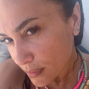Hend Sabry Instagram - It’s a RAW SUMMER 🦀☀️🌊
If you had to summarize your summer in ONE word , what would it be ?
ما هي الكلمة التي يمكن ان تلخص صيفكم حتى الآن؟