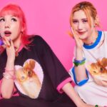 Riisa Naka Instagram – 8/6 12:00 pm🔥🔥🔥
RELEASE🛍🌺🫶🏻✨🎀
@re._oyoufukuyasan_ 

きなコラージュBIG✨Tシャツ🐈と
AXEL ENOCH キャップ🔥💜✨を
8/6お昼１２時に発売します🛍

AXEL ENOCH(アクセル エノック)はパパの旧姓だったのだよw🤣
かわいいでしょ🌺