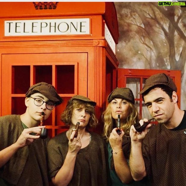 Vanessa Incontrada Instagram - Che figata questo Escape Room…noi come Sherlock Holmes 😊