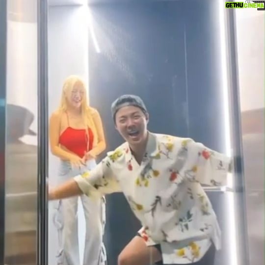 Soyou Instagram - πλλ€ μΉκ΅¬μλ μ λκ² ALOHA~πΊ with #κ°λ¨ @kangkangnam #μμ #SOYOU #ALOHA #μλ‘ν #ALOHAchallenge #μλ‘νμ±λ¦°μ§