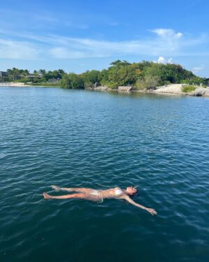 Ludwika Paleta Instagram - En el mar la vida es más sabrosa. ¿ sí o no?  y en este lugar más @nizucresort  GRACIAS @lch.luxurytravel , tus recomendaciones son las mejores.