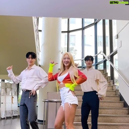 Soyou - 26.3K Likes - 그런 날 있잖아... 셔누X형원 알로하🌴 보고 싶은 날🤙 with #몬스타엑스 #셔누 @shownuayo #형원 @coenffl #소유 #SOYOU #ALOHA #알로하 #ALOHAchallenge #알로하챌린지