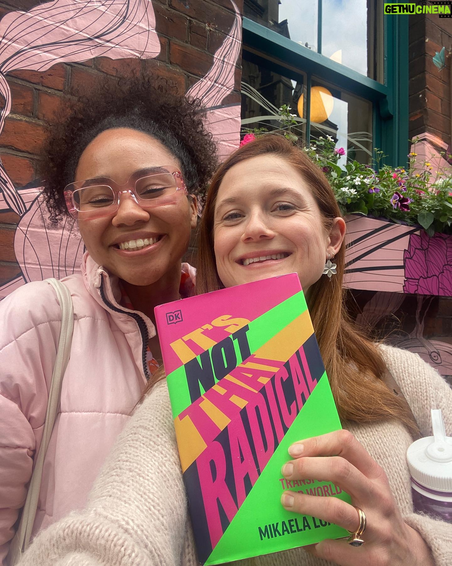 Bonnie Wright Instagram - Wizards 4 climate justice ⚡️🪄pics from a lovely London lunch with @thisisbwright - Bonnie has been the most supportive soul over the years so sharing It’s Not That Radical with her was 🥰❤️🔥 get your copy at any good bookstore or via the link in my bio 💘
(and give her a signed copy for our pal @imkevinjpatel )