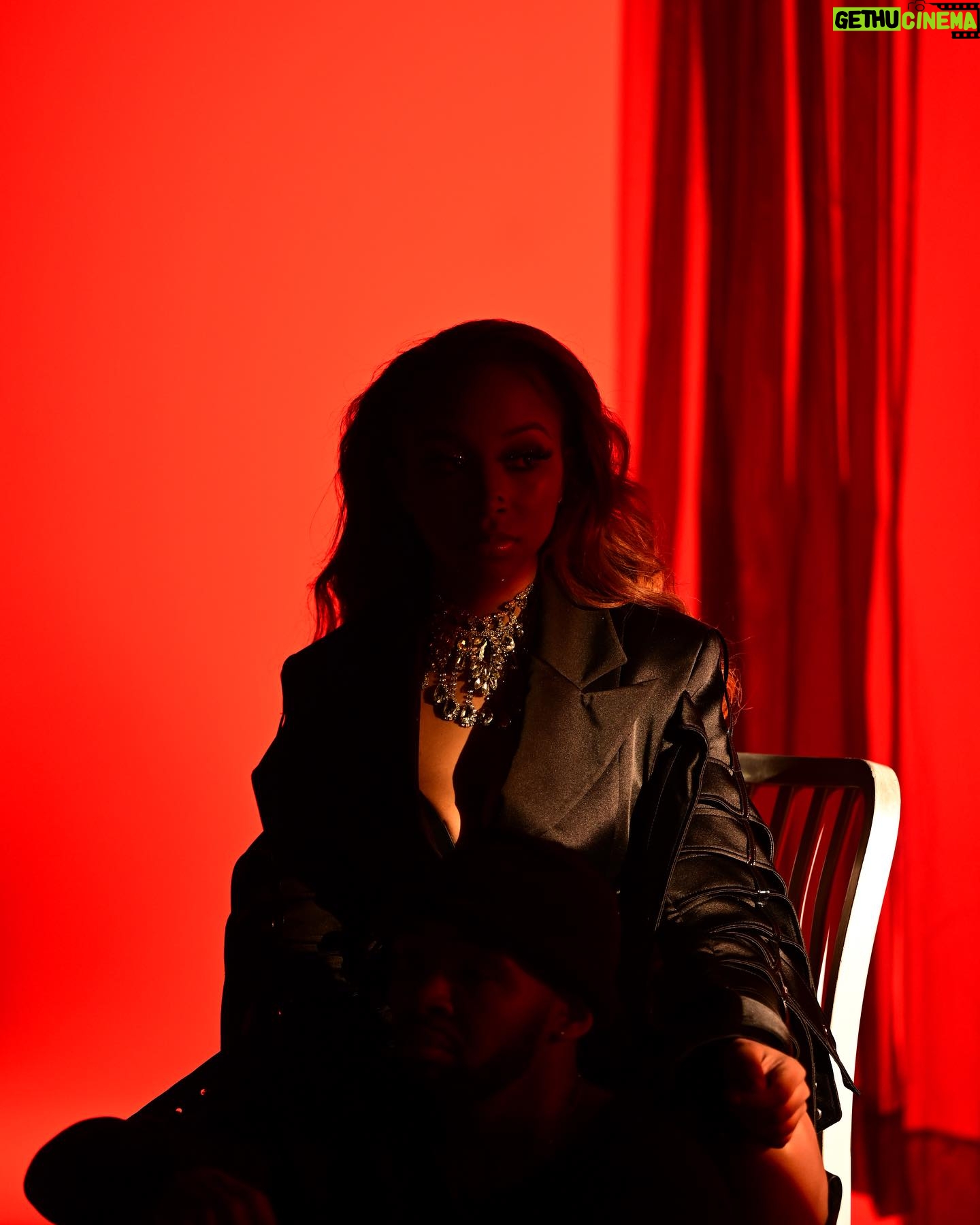 Zonnique Pullins Instagram - “by then I leveled up”
what’s your favorite scene from the AGU video?
