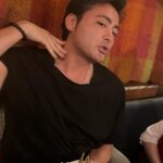 Asami Mizukawa Instagram - ありがとう💐其のニ
①1人で撮ってる！急に入ってこないで！
②③④⑤あんたの方がブレてないのなんで！
⑥⑦飾り付け隊のおばさん達💜ありがとね🥹嬉しい🥹
⑧どこの距離から撮ってんの！やめて！
🫶🏻🫶🏻🫶🏻