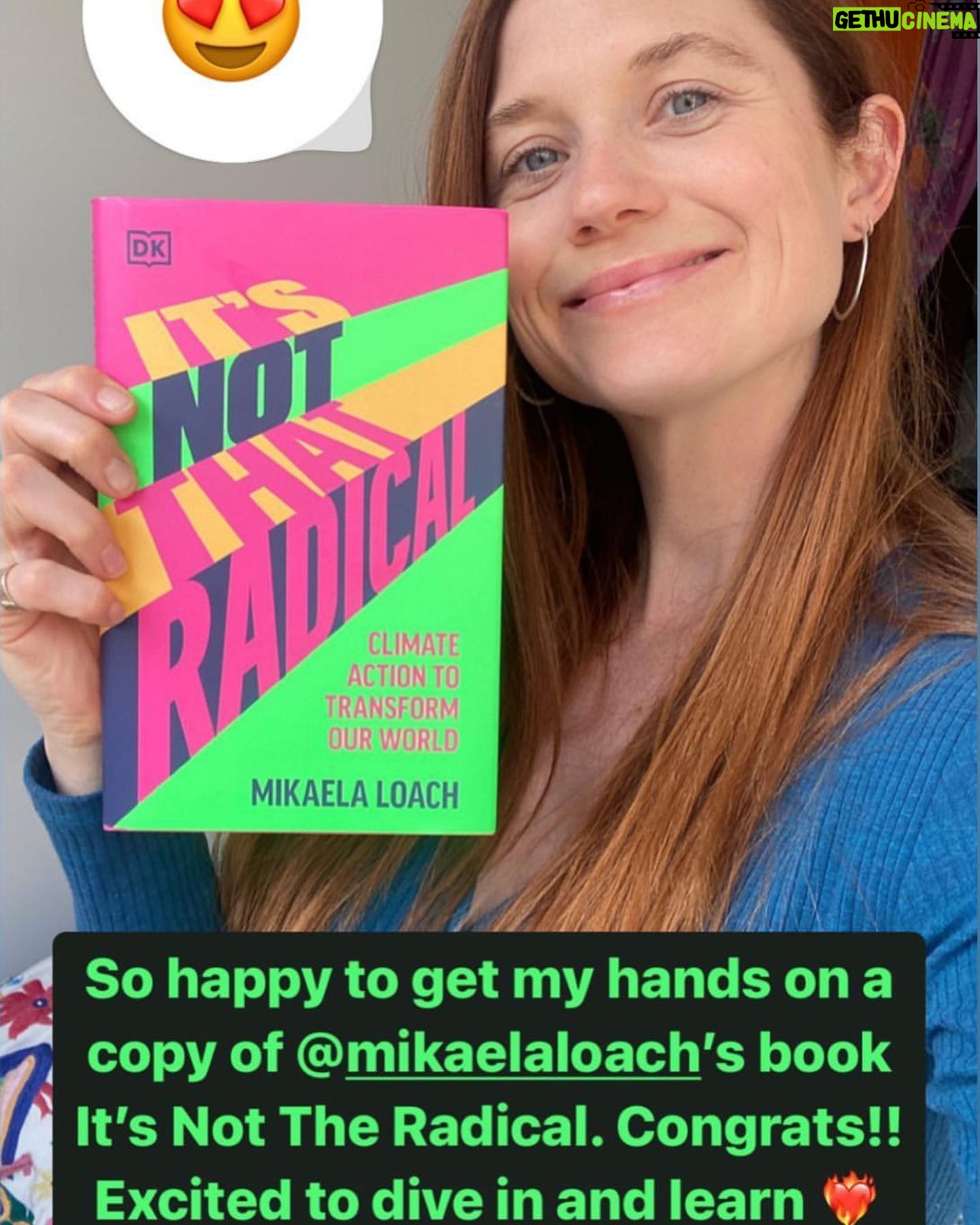 Bonnie Wright Instagram - Wizards 4 climate justice ⚡️🪄pics from a lovely London lunch with @thisisbwright - Bonnie has been the most supportive soul over the years so sharing It’s Not That Radical with her was 🥰❤️🔥 get your copy at any good bookstore or via the link in my bio 💘
(and give her a signed copy for our pal @imkevinjpatel )