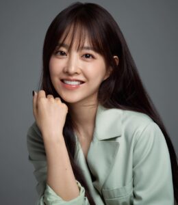 Park Bo-young Instagram - 🖤

📸 @ahnjooyoung_ 
👗 @with.hyunkyoung 
💄 @b_joeun 
💇‍♀️ @hearts_ahnhongmoon_