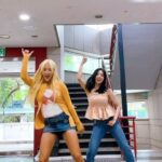 Soyou Instagram - ⛱써머퀸들이 말아 주는 알로하⛱ with #권은비 @silver_rain.__ #소유 #SOYOU #ALOHA #알로하 #ALOHAchallenge #알로하챌린지