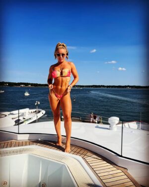 Amanda Saccomanno Instagram - Yacht tings 😎🛥️ 

👙 @hauteglamboutique