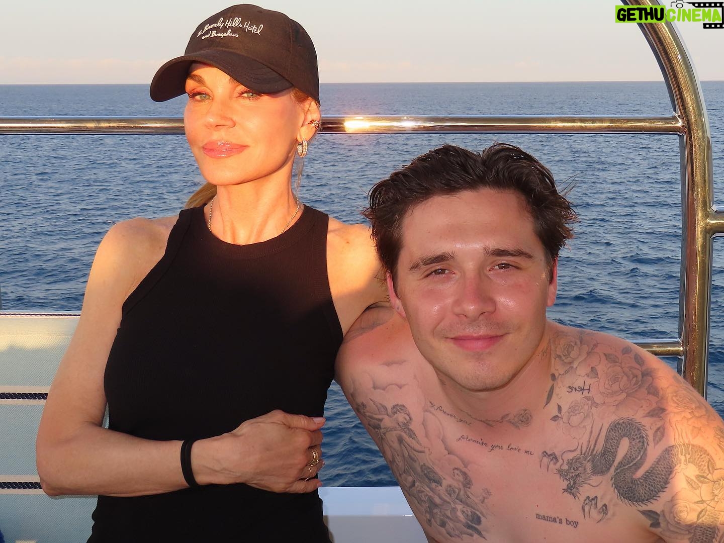 Nicola Peltz Beckham Instagram - I brought my camera everywhere ππ«Άπ»π