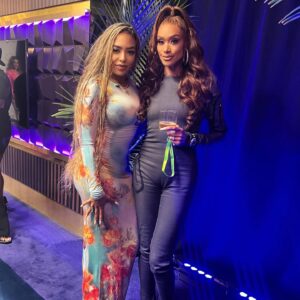 Tami Roman Instagram - How good and pleasant it is when God’s people live together in unity PSALM 133:1 I was overjoyed to spend time with some phenomenal people! @thebsimone @breshawebb simply make my heart sing 💛 love you to life