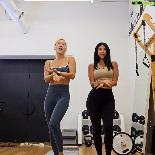 Soyou Instagram - 운동할 때도 알로하💪 한 번 더 알로하🏋♀ with #제이제이 @jjeuneu #소유 #SOYOU #ALOHA #알로하 #ALOHAchallenge #알로하챌린지