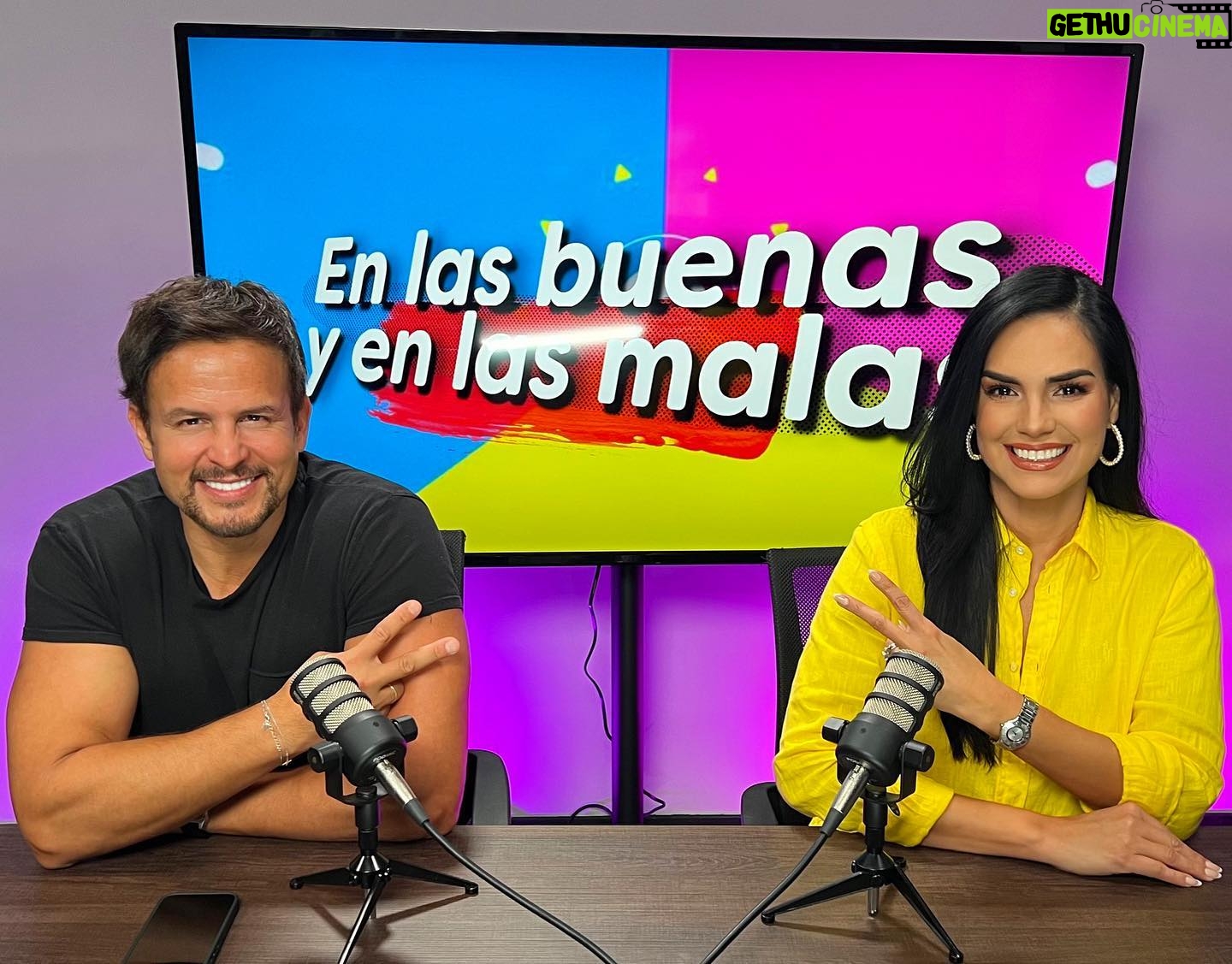 Scarlet Ortiz Instagram - Graciasssss por todos sus buenos comentarios 🙌🏻estamos felicessss de que les guste “En las Buenas y En las Malas” lo hacemos con mucho amor y respeto para que lo disfruten 🙏🏻💜🙌🏻 @yulburkle Gracias:
@yopodcastcenter
@caraotadigital
@bilyparedes
@irenko27
@essential.branch @yulyscarletenlasbuenasymalas #podcast #parejas #pareja #cuplegoals #enlasbuenasyenlasmalas #yulburkle #scarletortiz