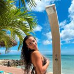 Sofie Dossi Instagram – meet me at the beach🐚