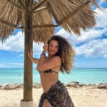 Sofie Dossi Instagram – I wanna stay here in paradise🥰