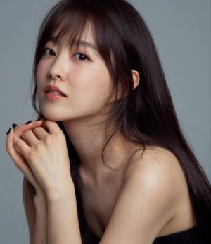 Park Bo-young Instagram - 🖤

📸 @ahnjooyoung_ 
👗 @with.hyunkyoung 
💄 @b_joeun 
💇‍♀️ @hearts_ahnhongmoon_