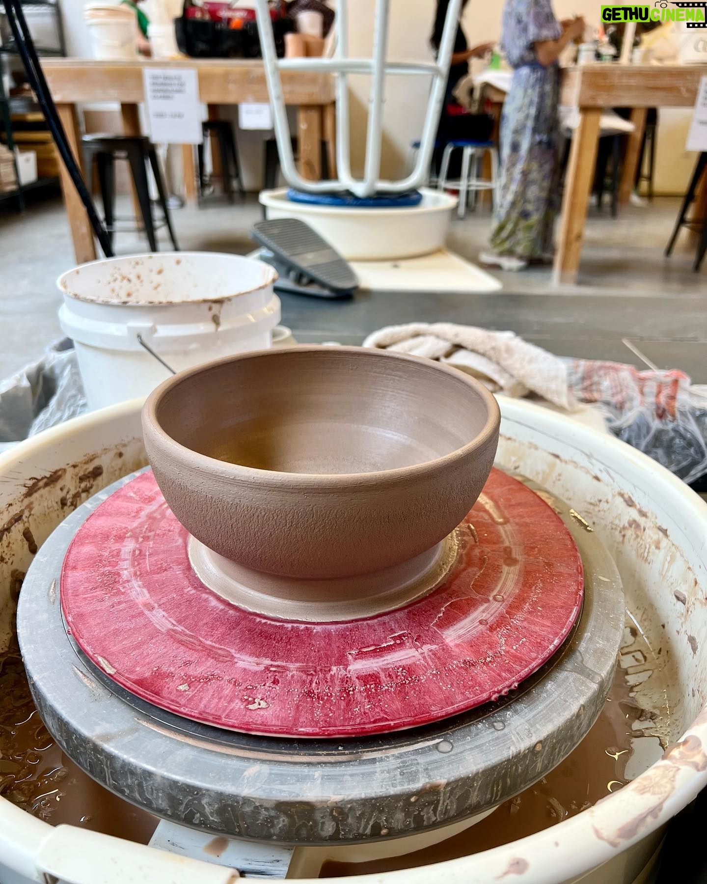 Melissa Benoist Instagram - for a glimpse into why you never hear from me (aside from important things like striking and running, literally running all the time, after my 3 year old) look at this bowl Iām really proud of š