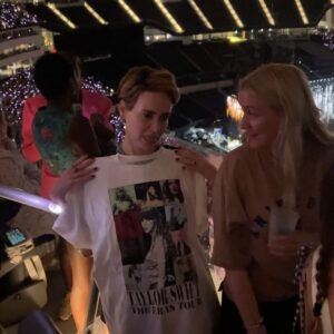Elizabeth Banks Instagram - Taylor Swift, Sofi Stadium, Night 1: She was an Angel and a Unicorn and Pure Magic. Thanks @casamigos for bringing us together to enjoy Eras w 70k other fans.